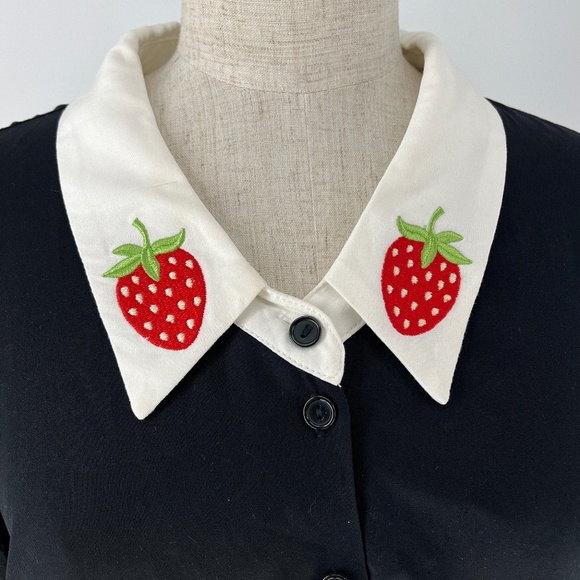 DANGERFIELD Rockabilly Strawberry Cropped Button Up Shirt - Picture 6 of 13